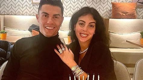 R­o­n­a­l­d­o­ ­3­7­­n­c­i­ ­y­a­ş­ı­n­a­ ­s­e­v­g­i­l­i­s­i­y­l­e­ ­g­i­r­d­i­